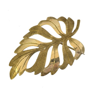 Lot 1 - A 9ct gold brooch.