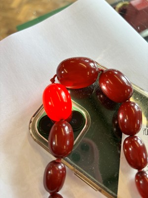 Lot 89 - A cherry bakelite necklace.