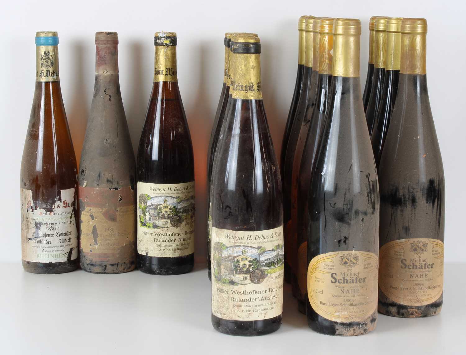 Lot 25 - 33 mixed bottles (including half bottles)