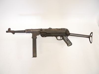 Lot 99 - Deactivated German WWII MP40 9mm submachine...