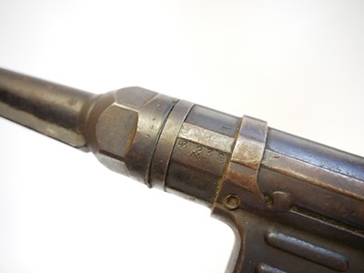 Lot 99 - Deactivated German WWII MP40 9mm submachine...