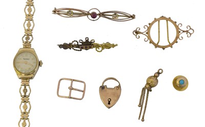 Lot 103 - A selection of gold and yellow metal jewellery.