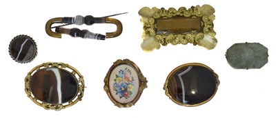 Lot 7 - A selection of gilt metal, silver and pinchbeck brooches.