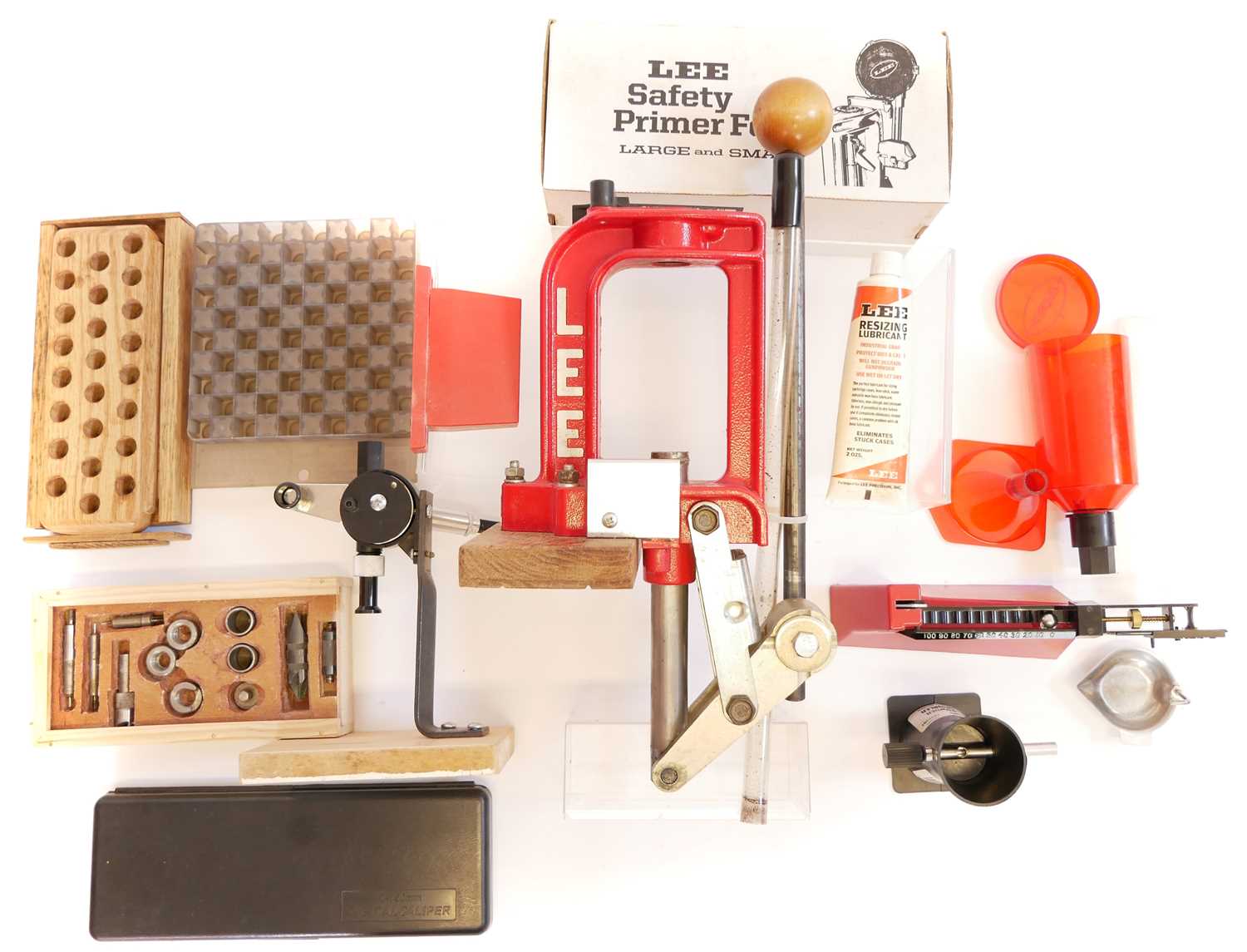 Lot 524 - Lee reloading equipment, to include a single...