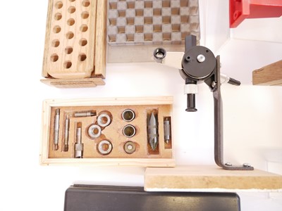 Lot 524 - Lee reloading equipment, to include a single...