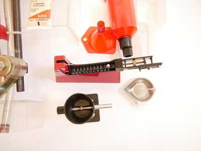 Lot 524 - Lee reloading equipment, to include a single...