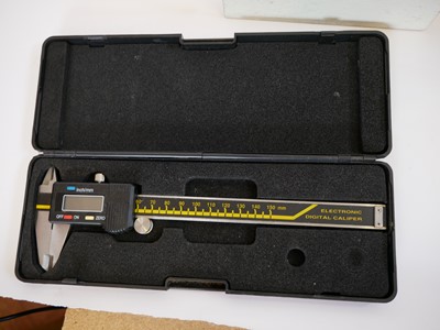 Lot 524 - Lee reloading equipment, to include a single...