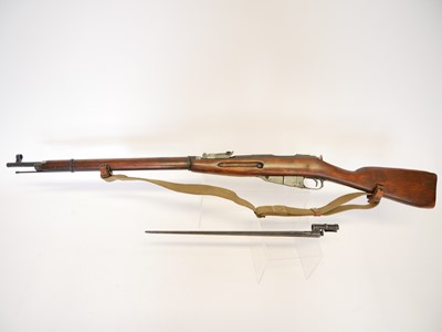 Lot 275 - Russian Mosin Nagant m.91/30 7.62x54R bolt...