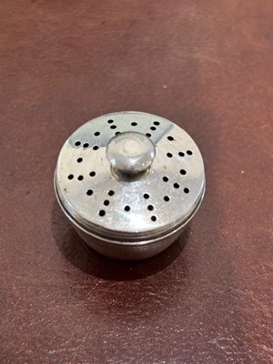 Lot 10 - A Georgian silver nutmeg grater.