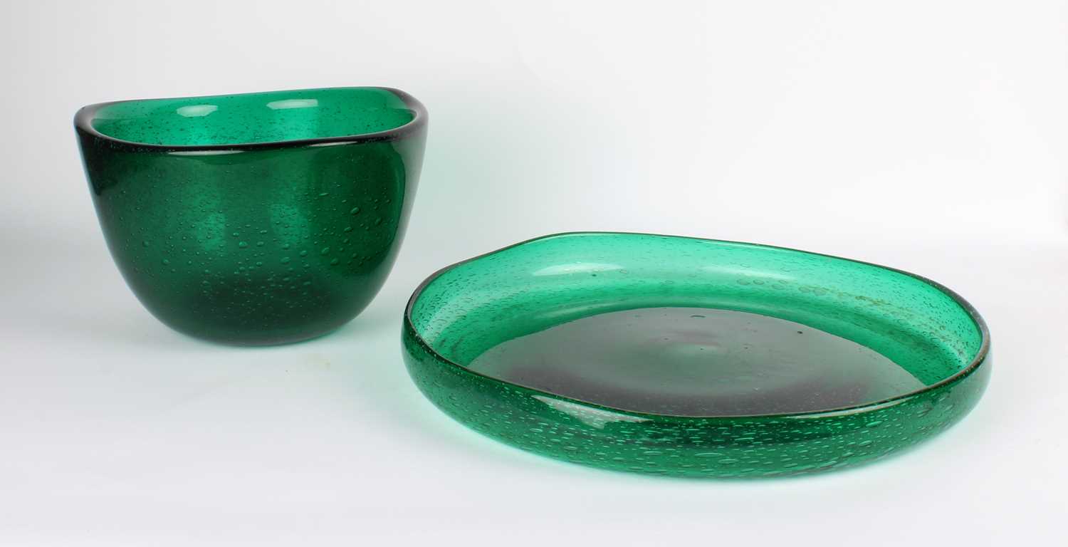 Lot 77 - Arne Jon Jutrem (Norwegian 1929-2005) for Hadeland Glassworks