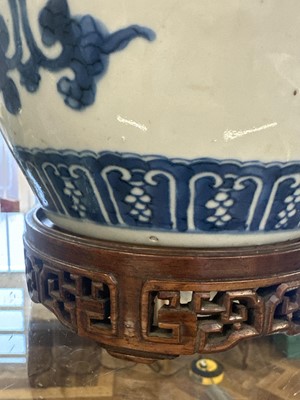 Lot 86 - A Chinese Kangxi Period Blue and White Ginger Jar