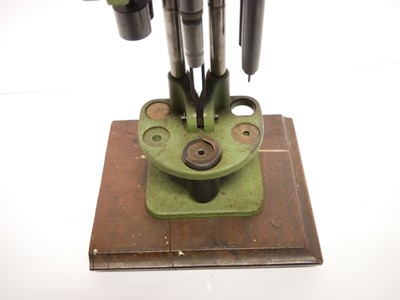 Lot 475 - Redding shotgun reloading press, with base...