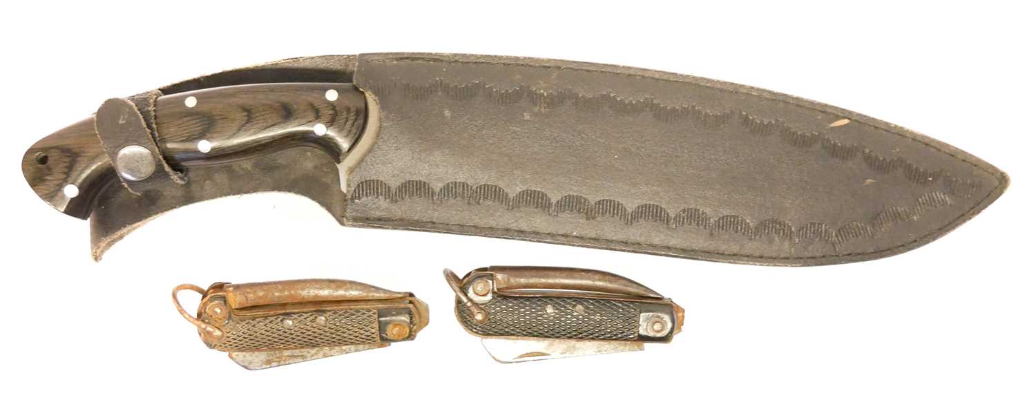Lot 170 - Kukir bladed hunting knife, with leather...