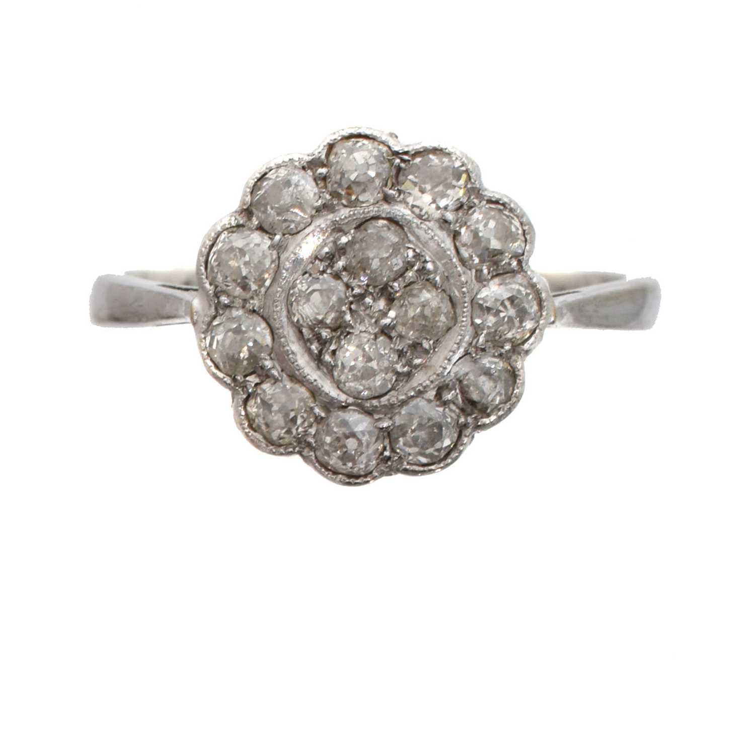 Lot 56 - A diamond cluster ring.