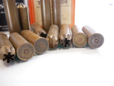 Lot 555 - Vintage and collectable shotgun ammunition, to...