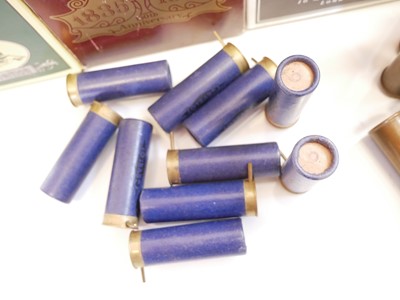 Lot 555 - Vintage and collectable shotgun ammunition, to...