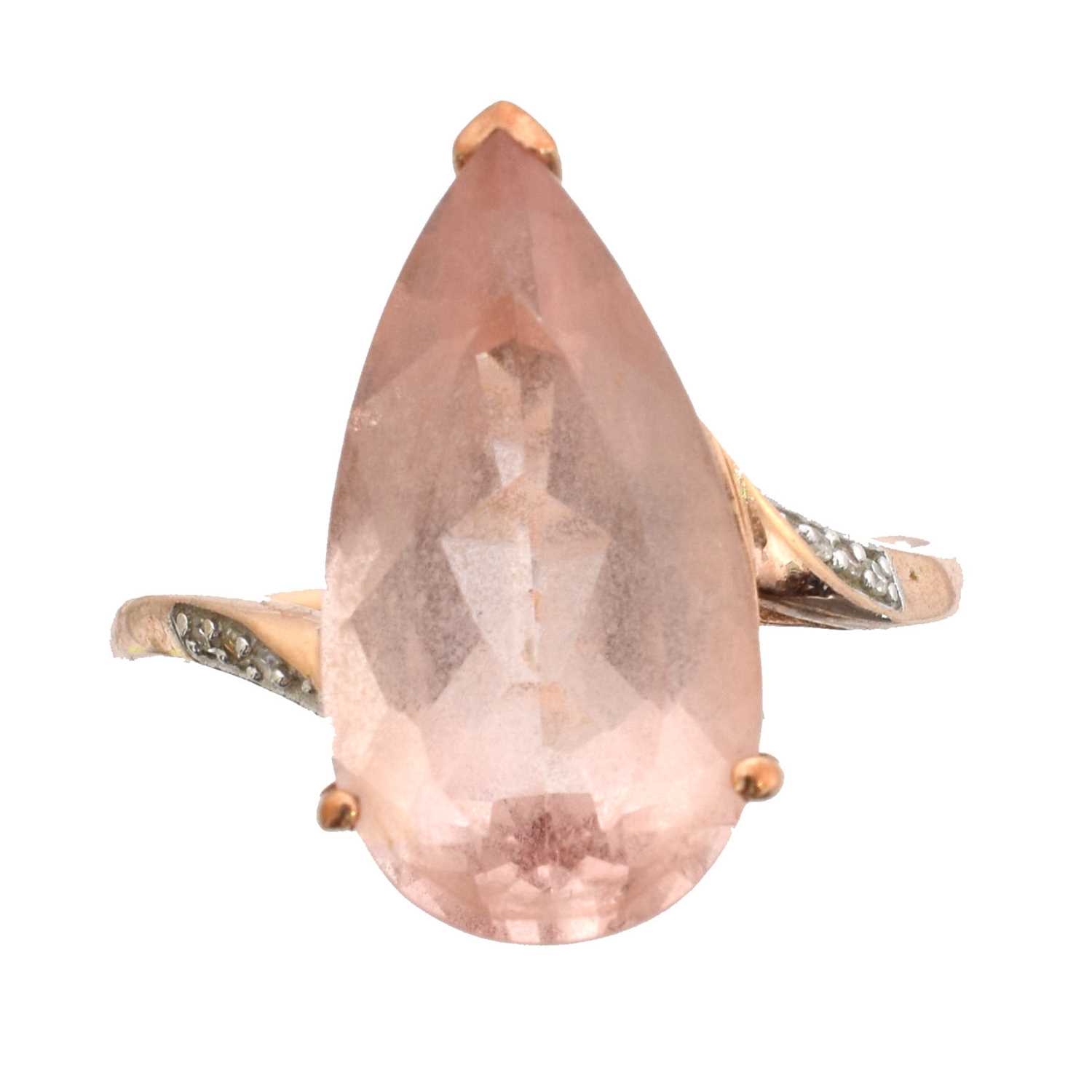 Lot 40 - A 9ct gold pink gem ring.