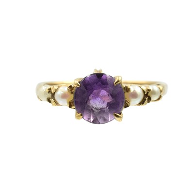 Lot 65 - An amethyst and seed pearl ring