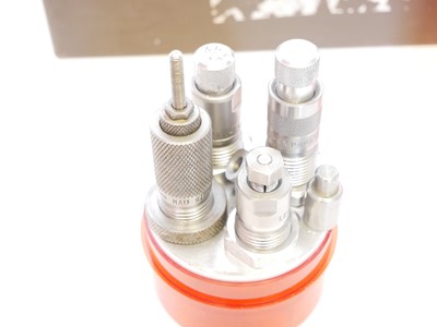 Lot 585 - .32-40 reloading tools and components, to...