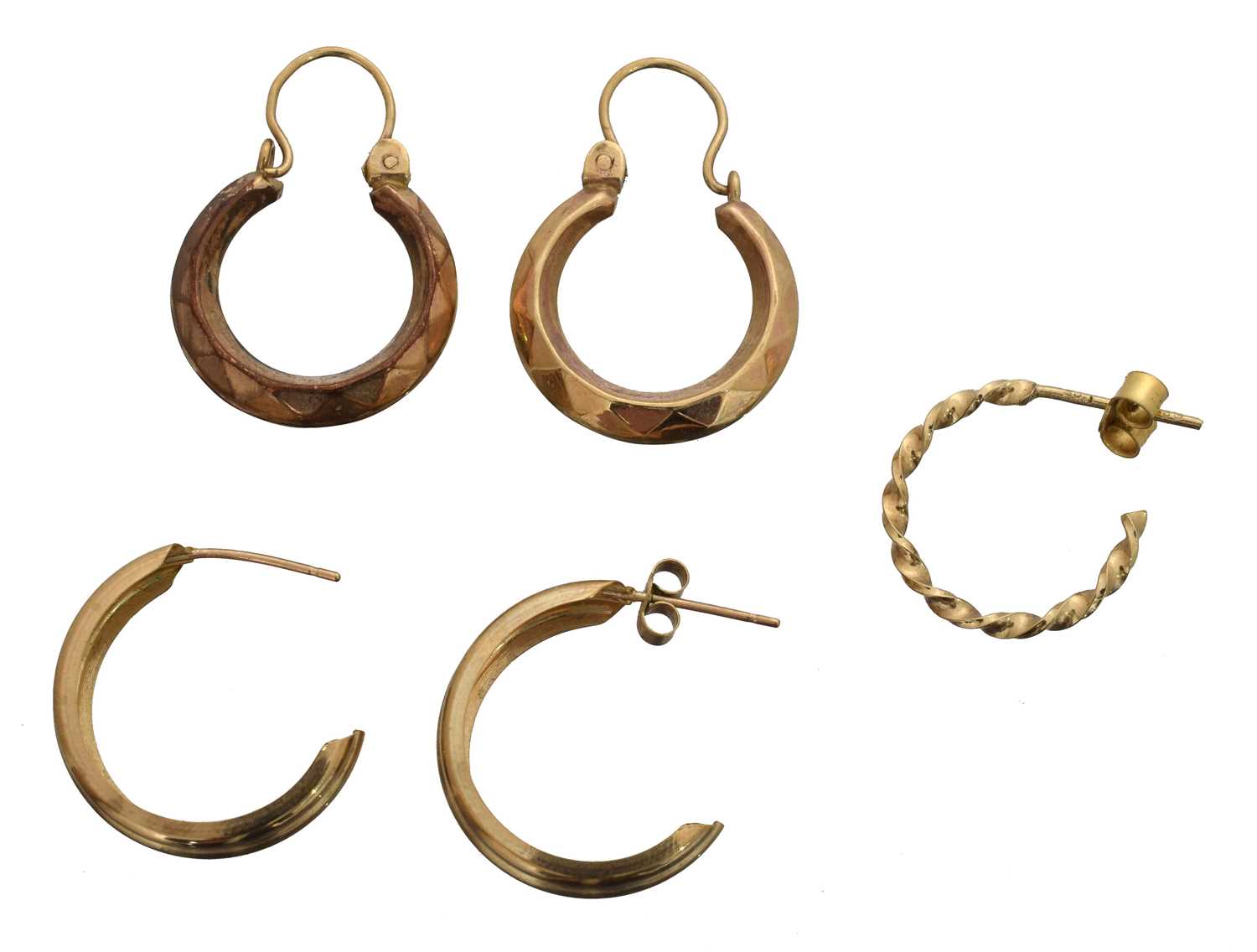 Lot 17 - A selection of earrings.
