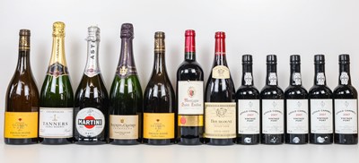 Lot 7 - 7 bottles and 5 half bottles Mixed Lot Champagne