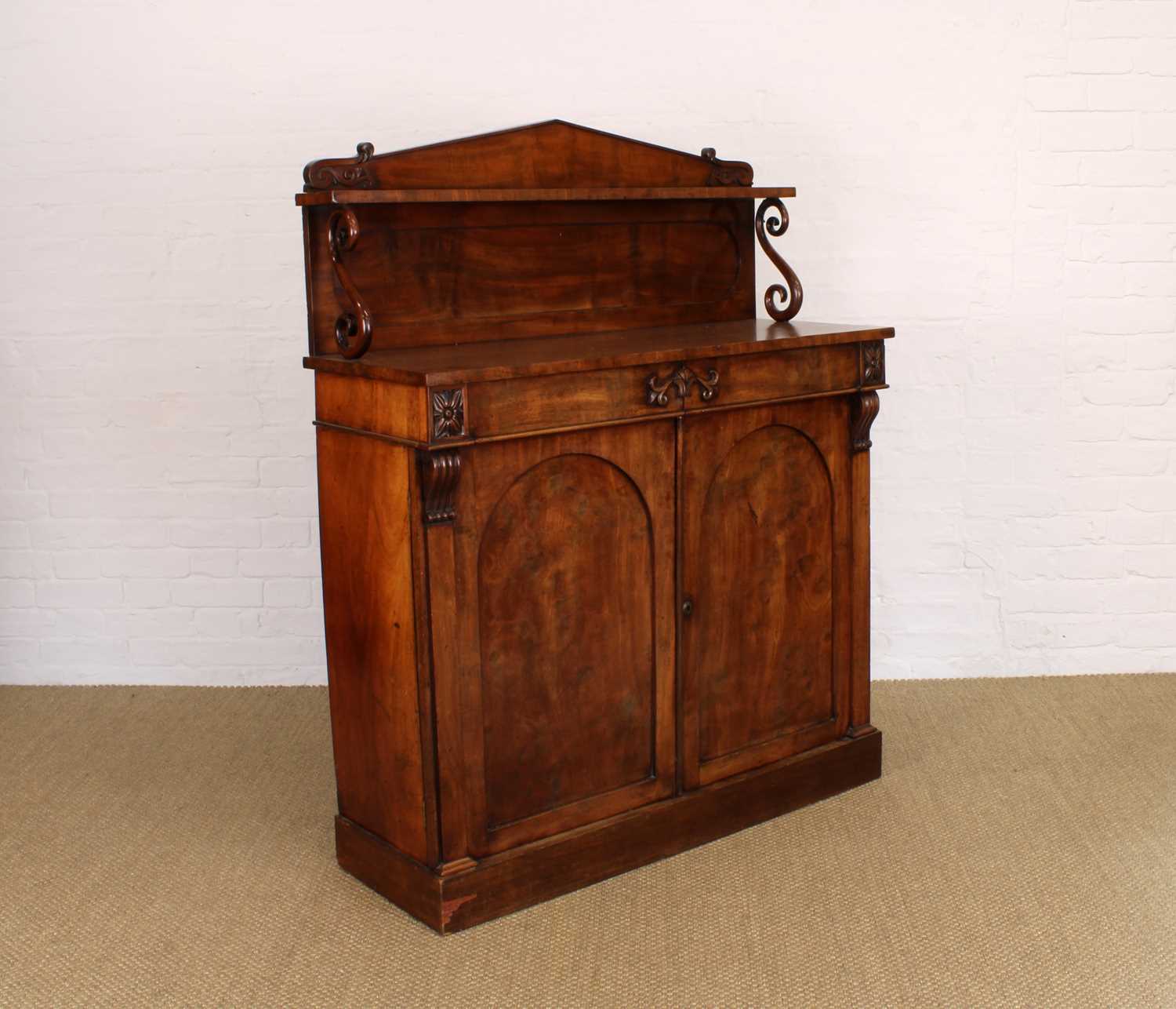 Lot 165 - A William IV Mahogany Chiffonier