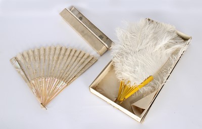Lot 307 - An Early 20th Century Mother of Pearl and Lace Fan by J. Duvelleroy of Paris and London