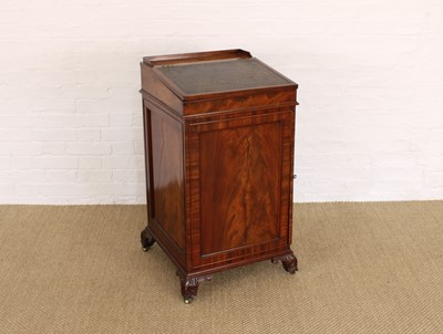 Lot 186 - A Good Early-Mid 19th Century Irish Mahogany Davenport by Mack, Williams & Gibton of Dublin