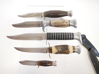 Lot 135 - Five hunting / outdoors knives, four with...