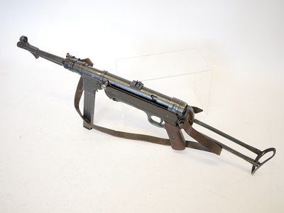 Lot 67 - Deactivated German Schmeisser WWII MP40 9mm...
