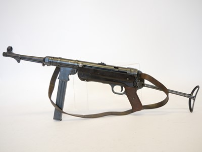 Lot 67 - Deactivated German Schmeisser WWII MP40 9mm...