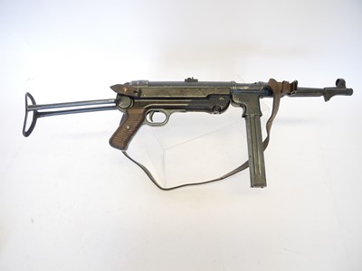Lot 67 - Deactivated German Schmeisser WWII MP40 9mm...