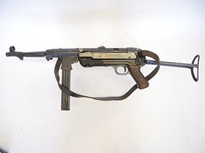 Lot 67 - Deactivated German Schmeisser WWII MP40 9mm...
