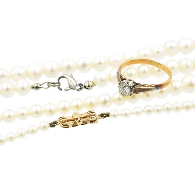 Lot A yellow metal and diamond solitaire ring