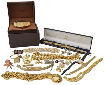Lot 121 - A selection of costume jewellery