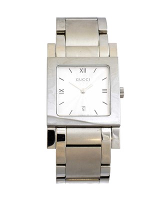 Lot A Gucci quartz wristwatch