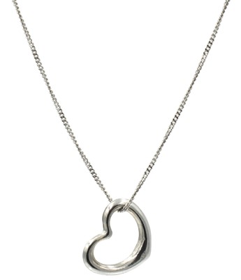 Lot 34 - A 9ct gold open heart pendant