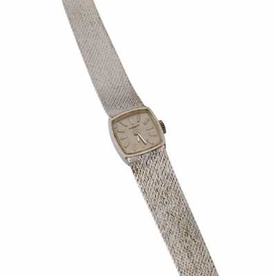 Lot 154 - A ladies 9ct gold Tissot manual wind wristwatch.