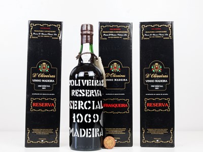 Lot 142 - 3 bottles d’Oliveiras Reserva Frasqueira Vintage 1969 Sercial
