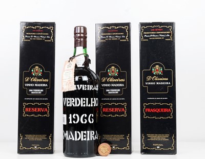 Lot 144 - 3 bottles d’Oliveiras Reserva Frasqueira Vintage 1966 Verdelho