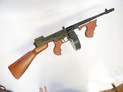 Lot Denix replica Thompson 1928 sub-machine gun....