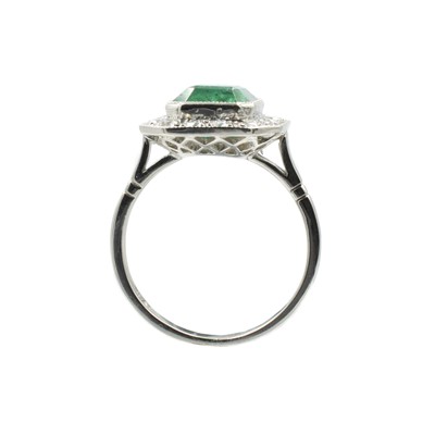 Lot 5 - A platinum, emerald and diamond art deco ring