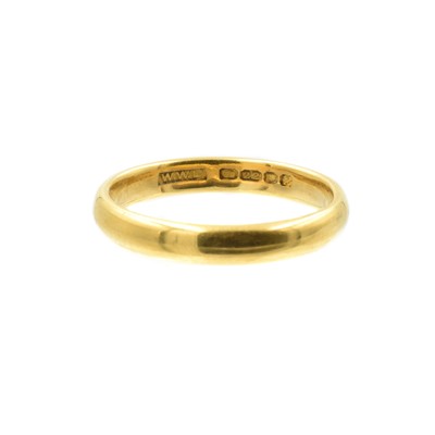 Lot A 22ct gold wedding band