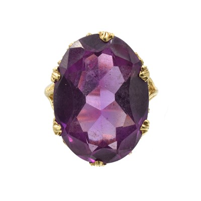 Lot A 25ct Synthetic colour-change sapphire ring