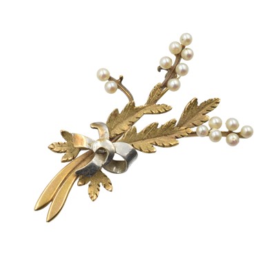 Lot A 9ct gold seed pearl brooch