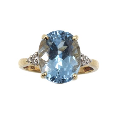 Lot 168 - An aquamarine and diamond cocktail ring, set in 9ct gold