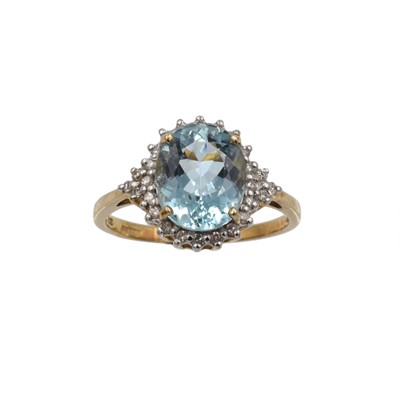 Lot 8 - An aquamarine and diamond cluster ring, set in 9ct gold