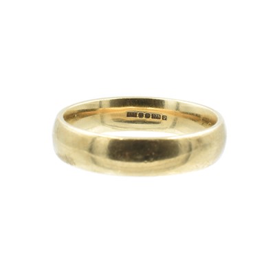 Lot A 9ct yellow gold wedding band