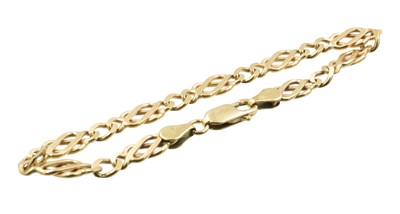 Lot A 9ct gold interlocking Celtic link chain