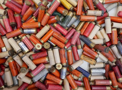 Lot Over four hundred mixed collectors' shotgun...